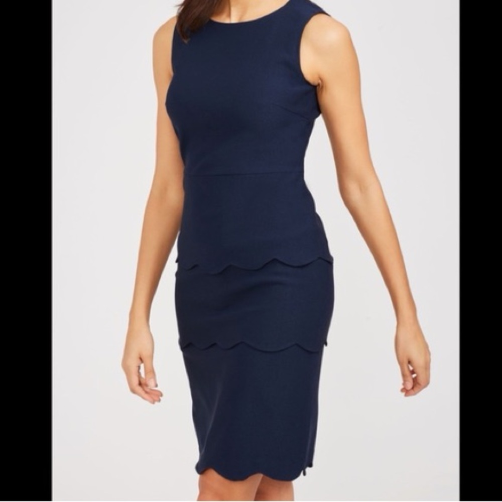 J. McLaughlin ladies Navy Blue Sleeveless Tiered Scallops sheath dress. Size 8